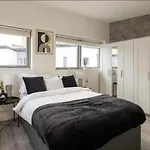 Central 2 Bedroom 2 Bathroom Pad