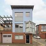 Central 2 Bedroom 2 Bathroom Pad