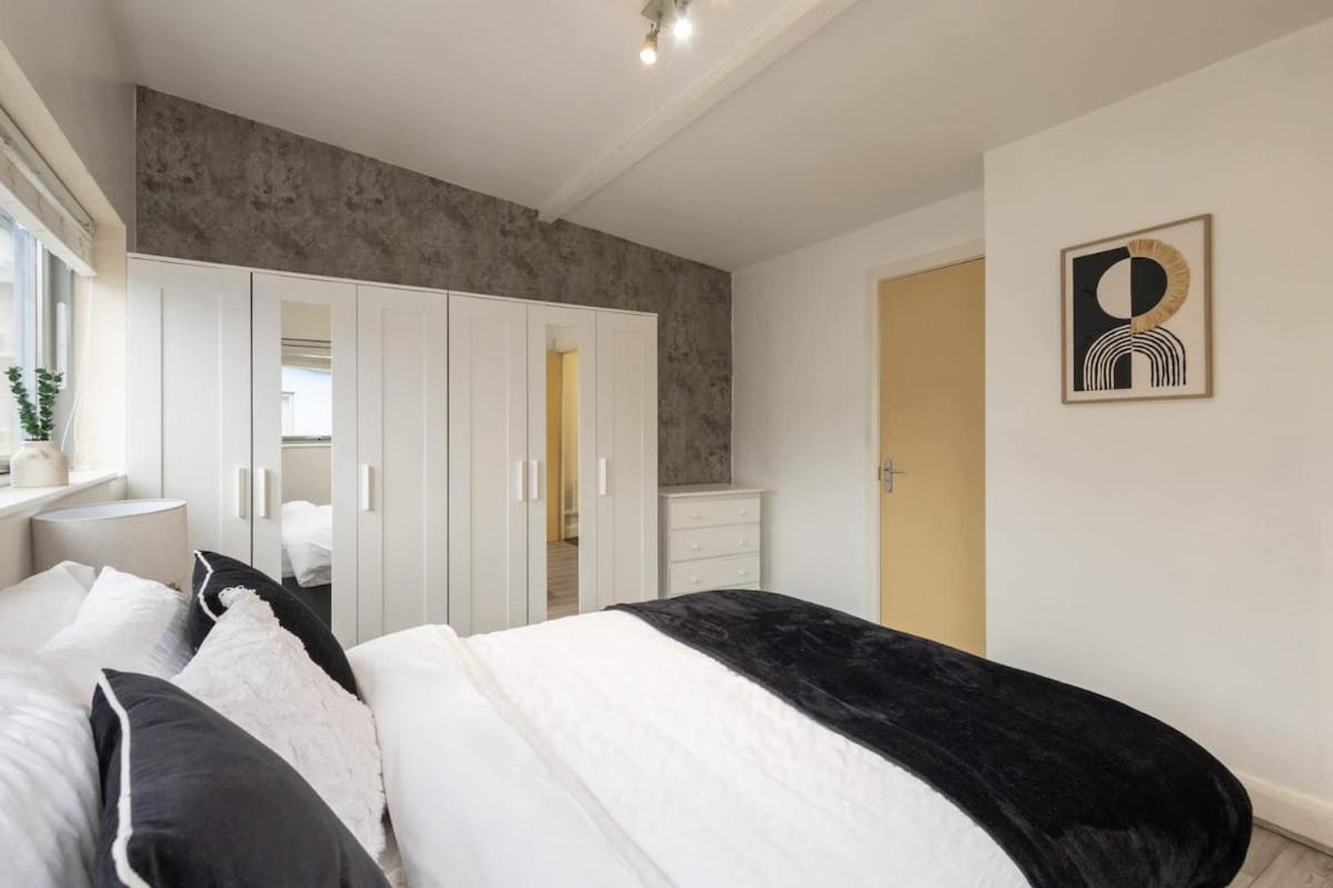 2 Bedroom 2 Bathroom Pad * Birmingham